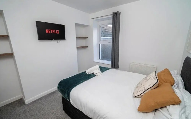 Spacious 3 Bed Home in the Heart of Swansea
