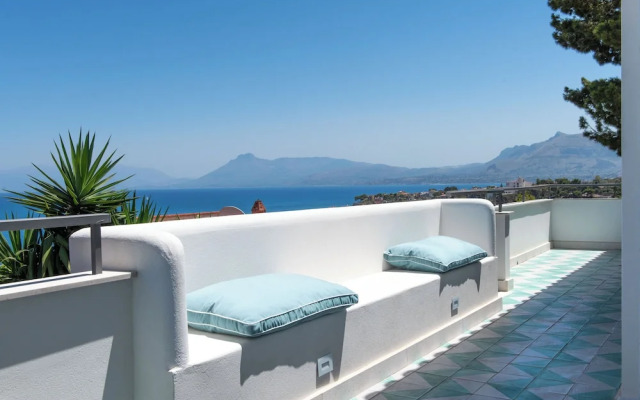 Sea Frame Design Apartments with Pool by Wonderful Italy