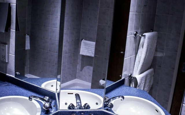 Holiday Inn Express Cardiff Bay by IHG
