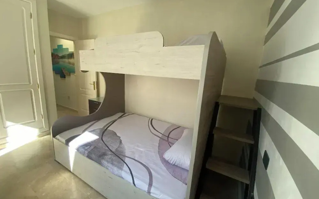 New Renovated Family Home Above Swimming Pool!