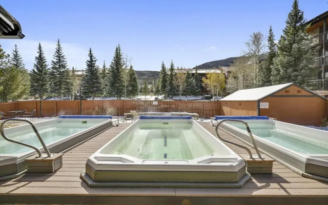 Mountainside  155a 2 Bedroom Condo by RedAwning
