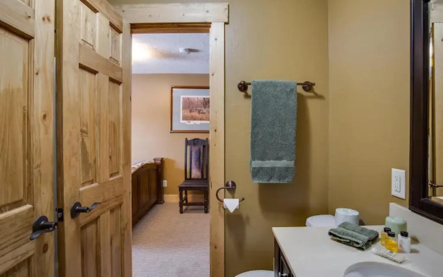 Snake River Roadhouse by KABINO