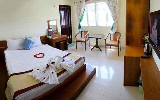 Khách sạn Huỳnh Tấn 2