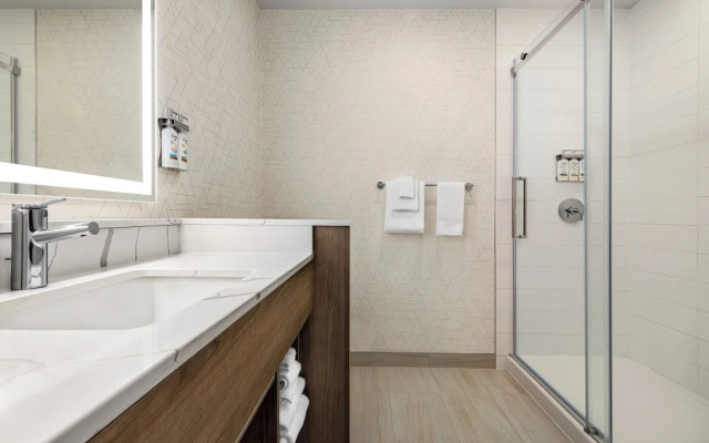 Holiday Inn Express Strathroy by IHG