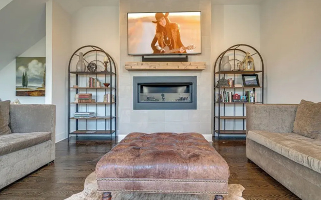 Cultured Coach - Mins to Broadway - Private Rooftop