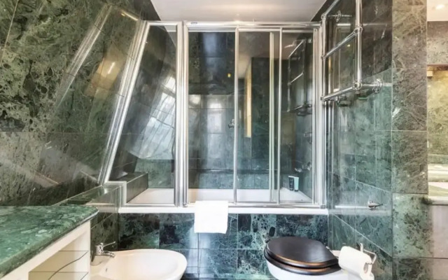 The Heart of Chelsea - Modern Bright 4bdr Home With Gym Parking Patio
