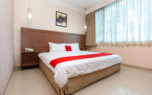 RedDoorz Premium @ Hotel Ratu Residence