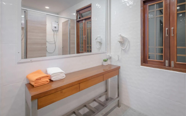 Tiny Taladnoi Hostel