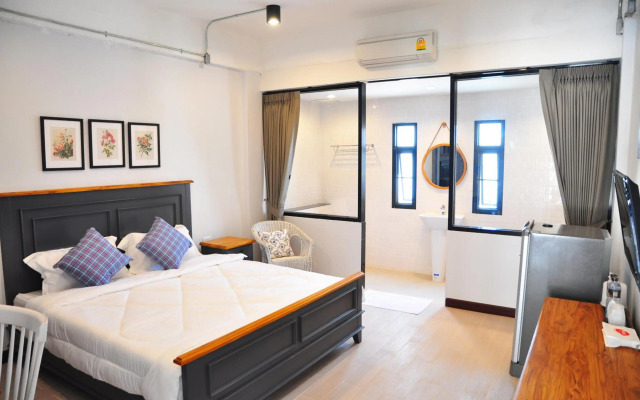 C Room (Chomchan) at Airport