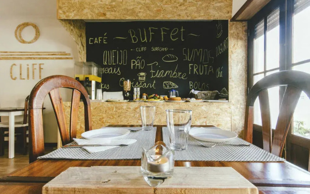 Cliff Surf Camp Hostel