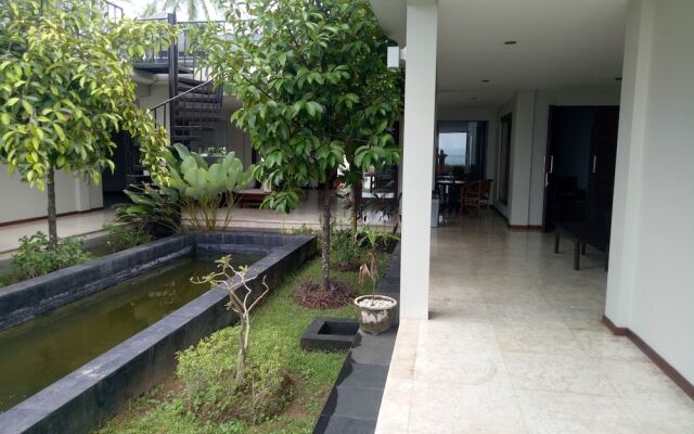 Villa Indah Batu Layar