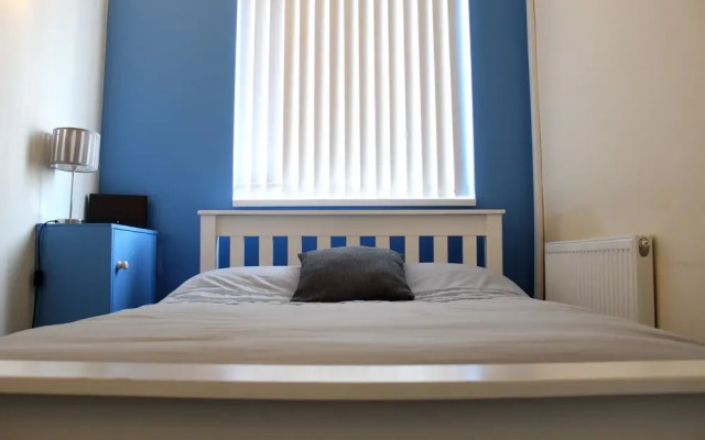 New 4 Bedroom Coventry House Sleeps 7