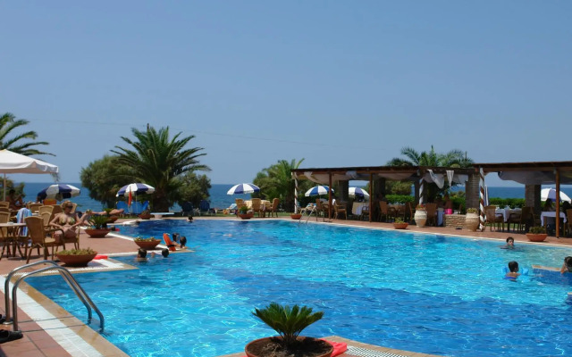 Oasis Hotel Kyparissia