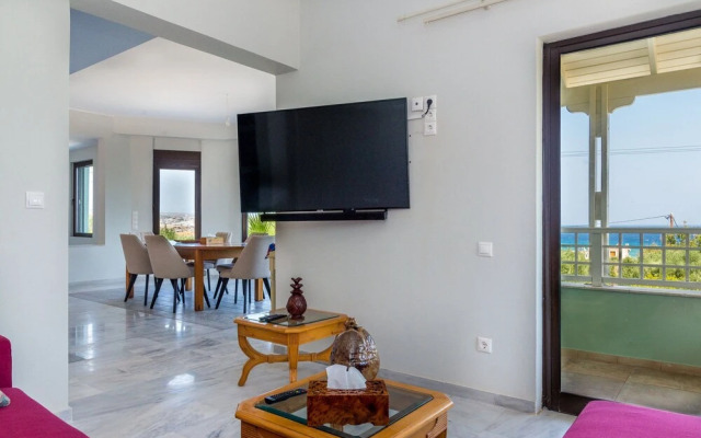 Stylish Villa, Private Pool, Large Garden, sea View, En-suite Bathrooms