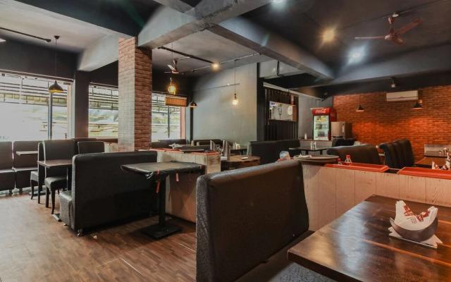 OYO 28743 Golconda Inn