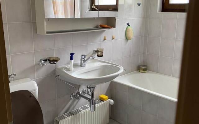 Lf42 2 Bedroom Apart w Sauna and Parking