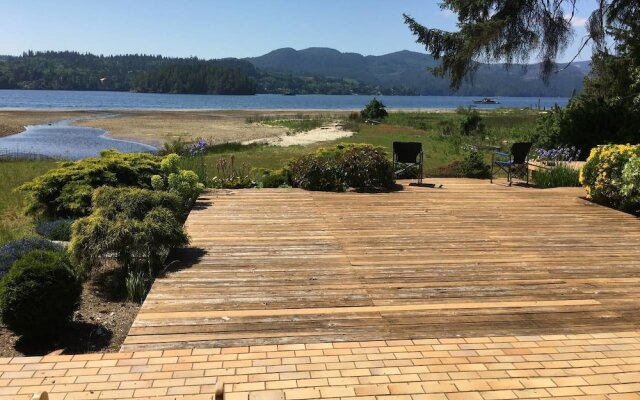 B - Sechelt Private Coastal Home