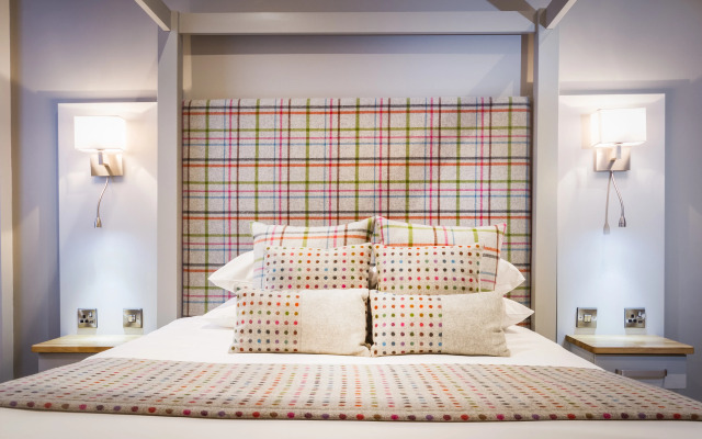 White Hart Hotel & Apartments