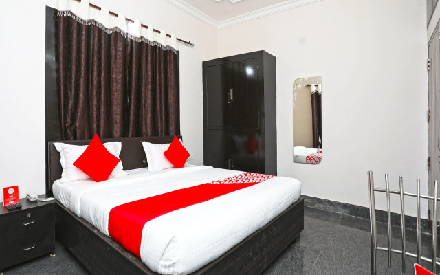OYO 14988 Regal Stays