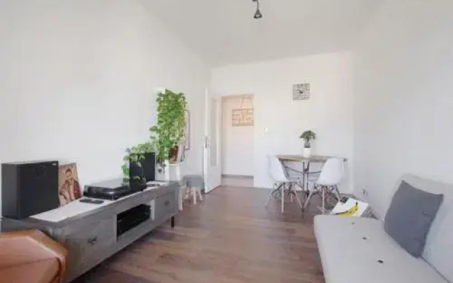 Eufonia Vinyl Friendly Apartment