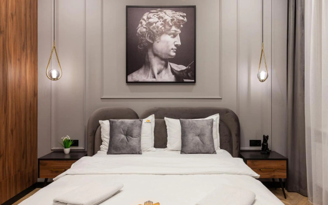 LEOGRAND Apartment on Svobody Avenue 43