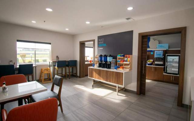 Holiday Inn Express and Suites Sulphur Springs by IHG