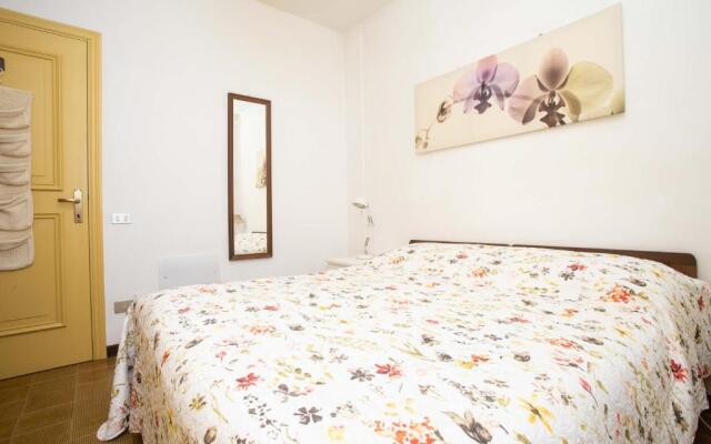 N222 - Numana, Delizioso Bilocale Con Portico