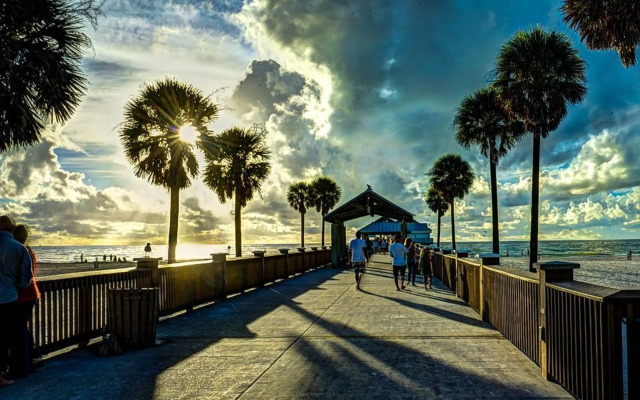 Coconut Cove All-Suite Hotel