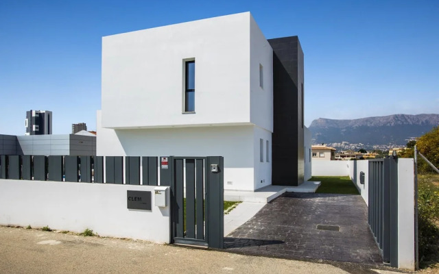 Villa Clem in Calp With 4 Bedrooms and 3 Bathrooms