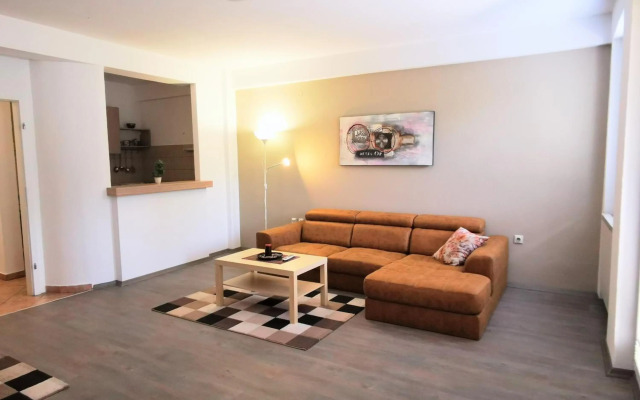 Cozy Two Bedroom Apartment 8