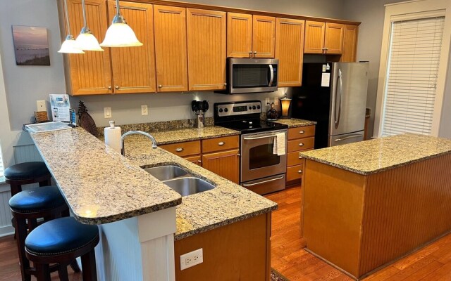 1380 Laurel Grove 3 Bedroom Home by RedAwning