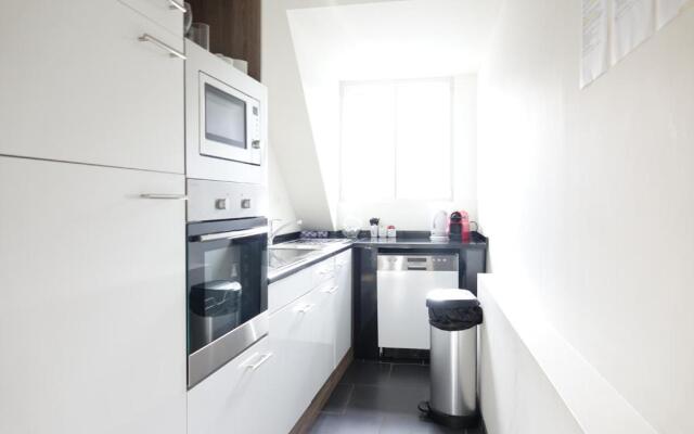 The Roof - BnB Antwerp Historic City Centre - FREE PARKING - GARAGE