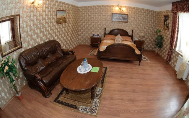 Hotel & Spa Antyczny Dwór