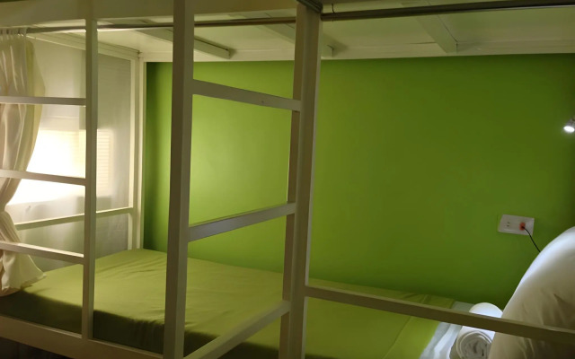 Crossroads Hostel Manila