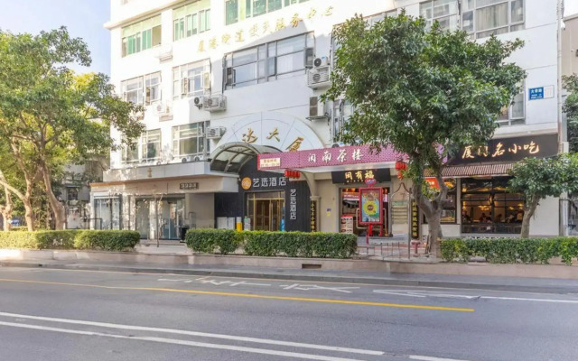 Elong ME Hotel (Xiamen University Shimao Twin Towers)
