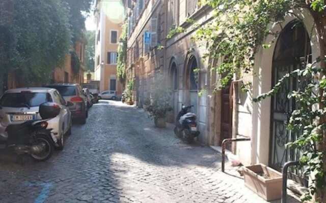 Trastevere budget studio