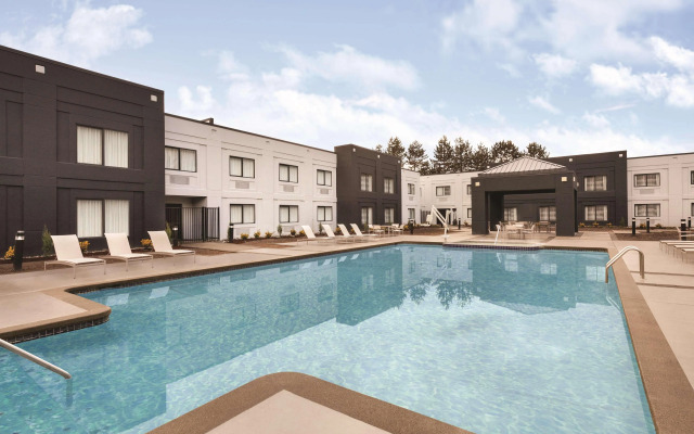 Country Inn & Suites by Radisson, Seattle-Bothell, WA