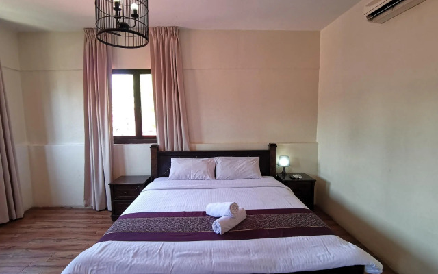 8 Boutique By The Sea