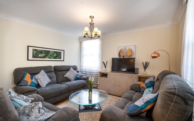 Lovely 3-bed Apartment in North Central London