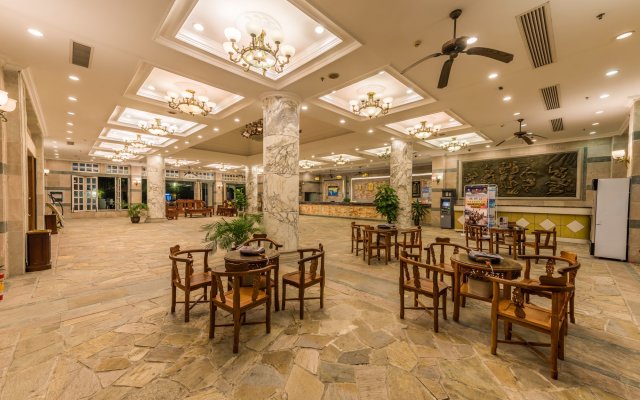 Sanya Yinyuan Linhai Theme Hotel