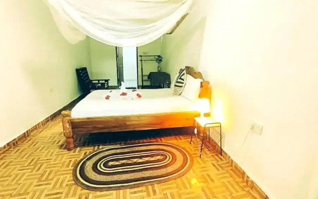 zanzllywood hotel and apartments