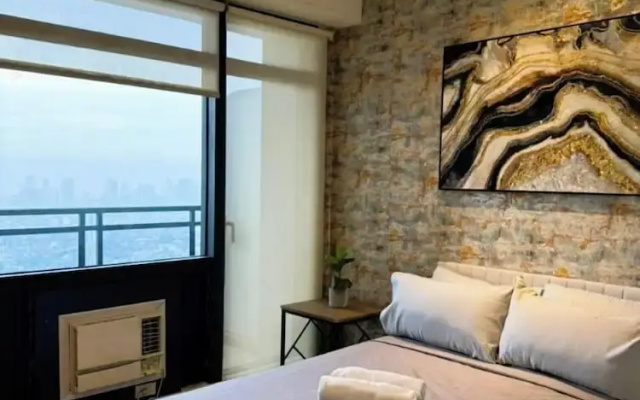 Penthouse 2 bedroom unit with balcony