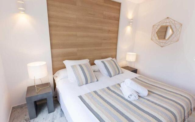 Exquisite Penthouse Suite with Rooftop Terrace