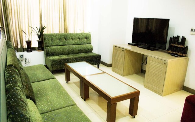 Themepark Tourist Hotel