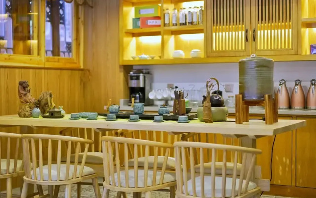Yuexijiang Boutique Holiday Hotel