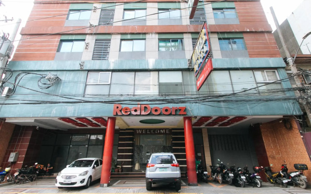 RedDoorz @ Winter Hotel Araneta