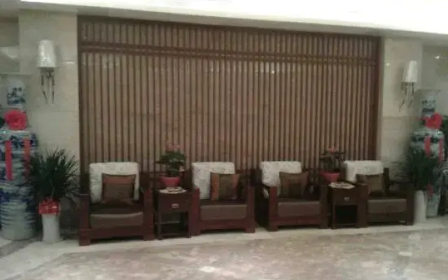 Tianshang Renjian Hotel (Yueyang Food Street)