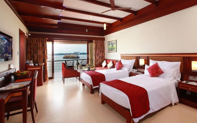 Sterling Houseboats Lake Palace Alleppey