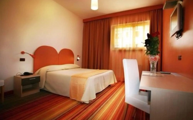 Hi Hotels Sirmione - Lakeview Pool