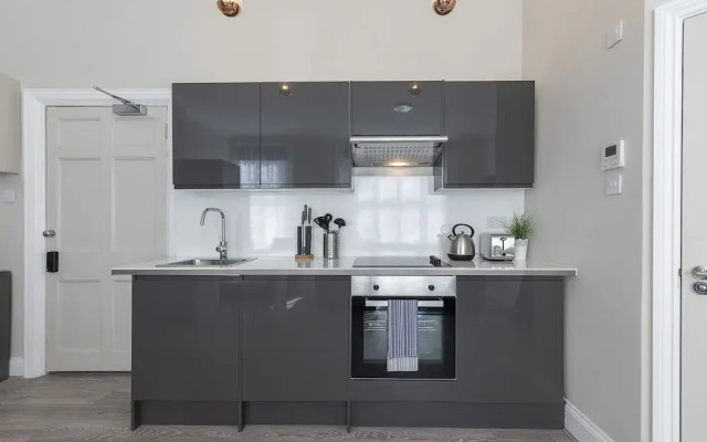 Luxurious Air Conditioned Apt High Street Kensington